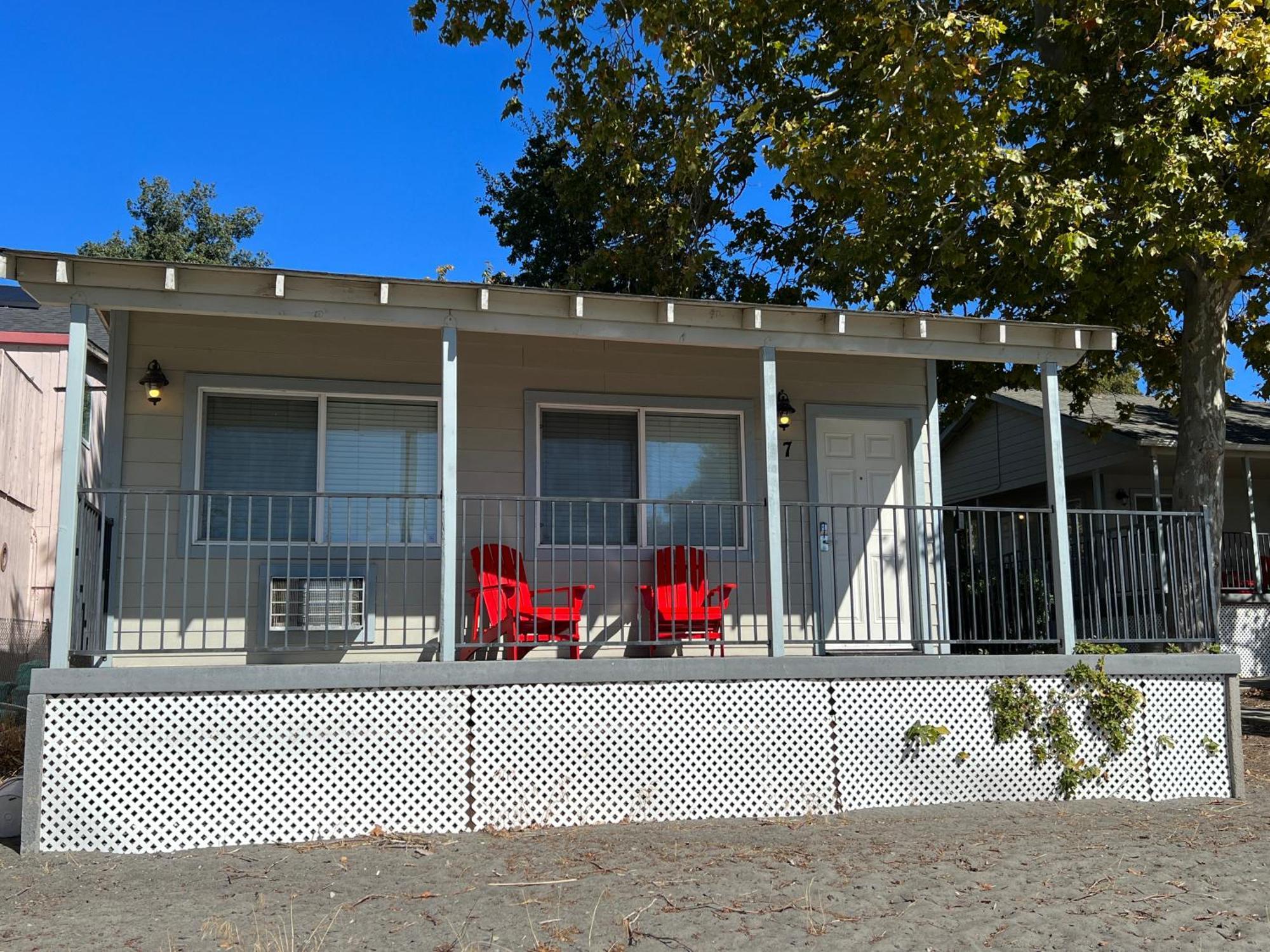 Clear Lake Cottages & Marina Clearlake Room photo