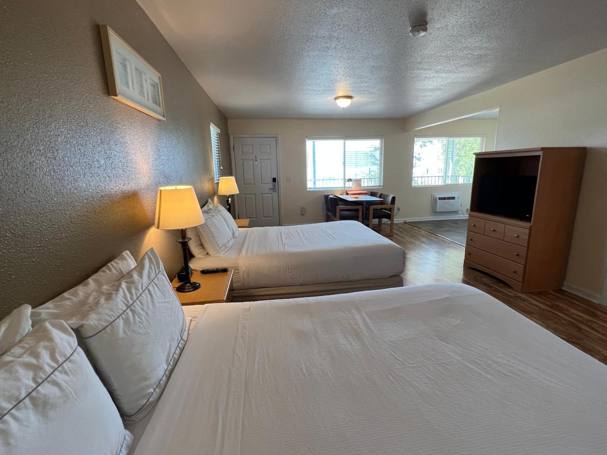 Clear Lake Cottages & Marina Clearlake Room photo