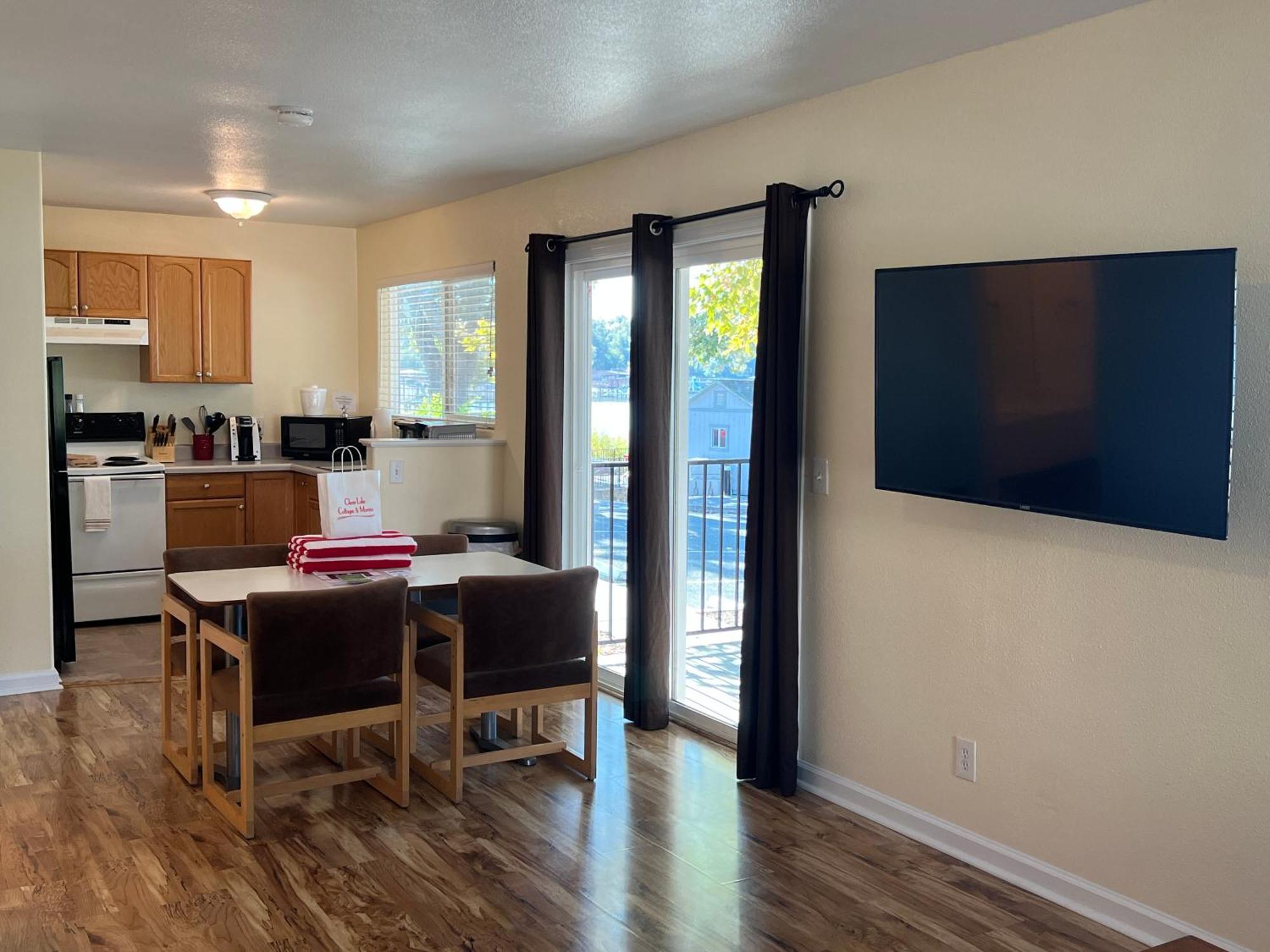 Clear Lake Cottages & Marina Clearlake Room photo
