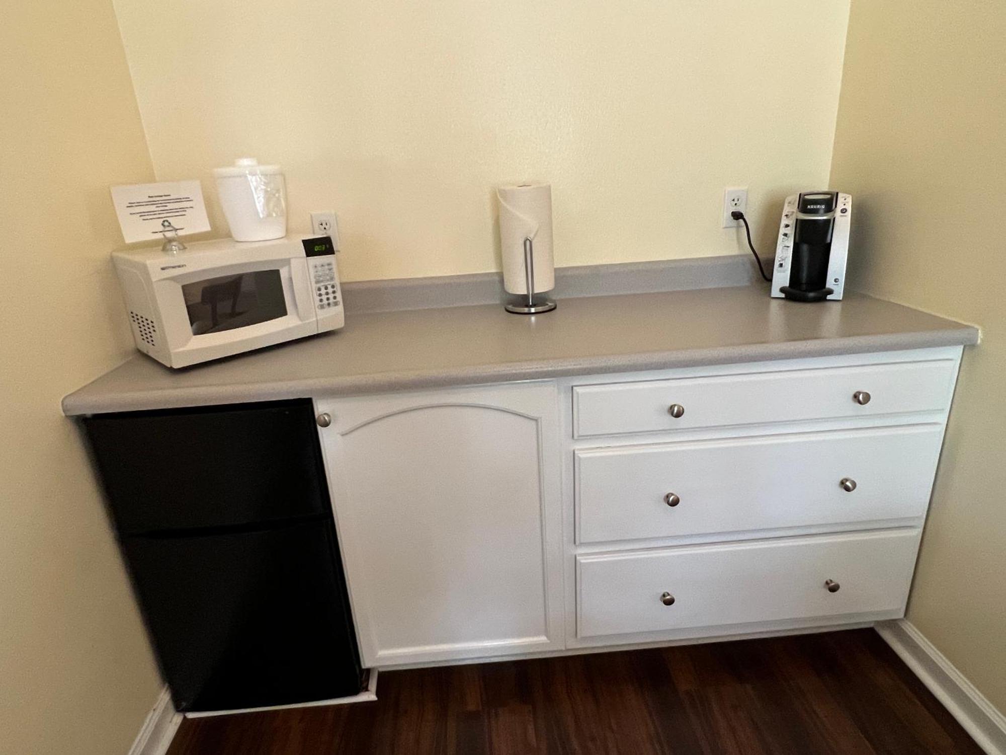 Clear Lake Cottages & Marina Clearlake Room photo