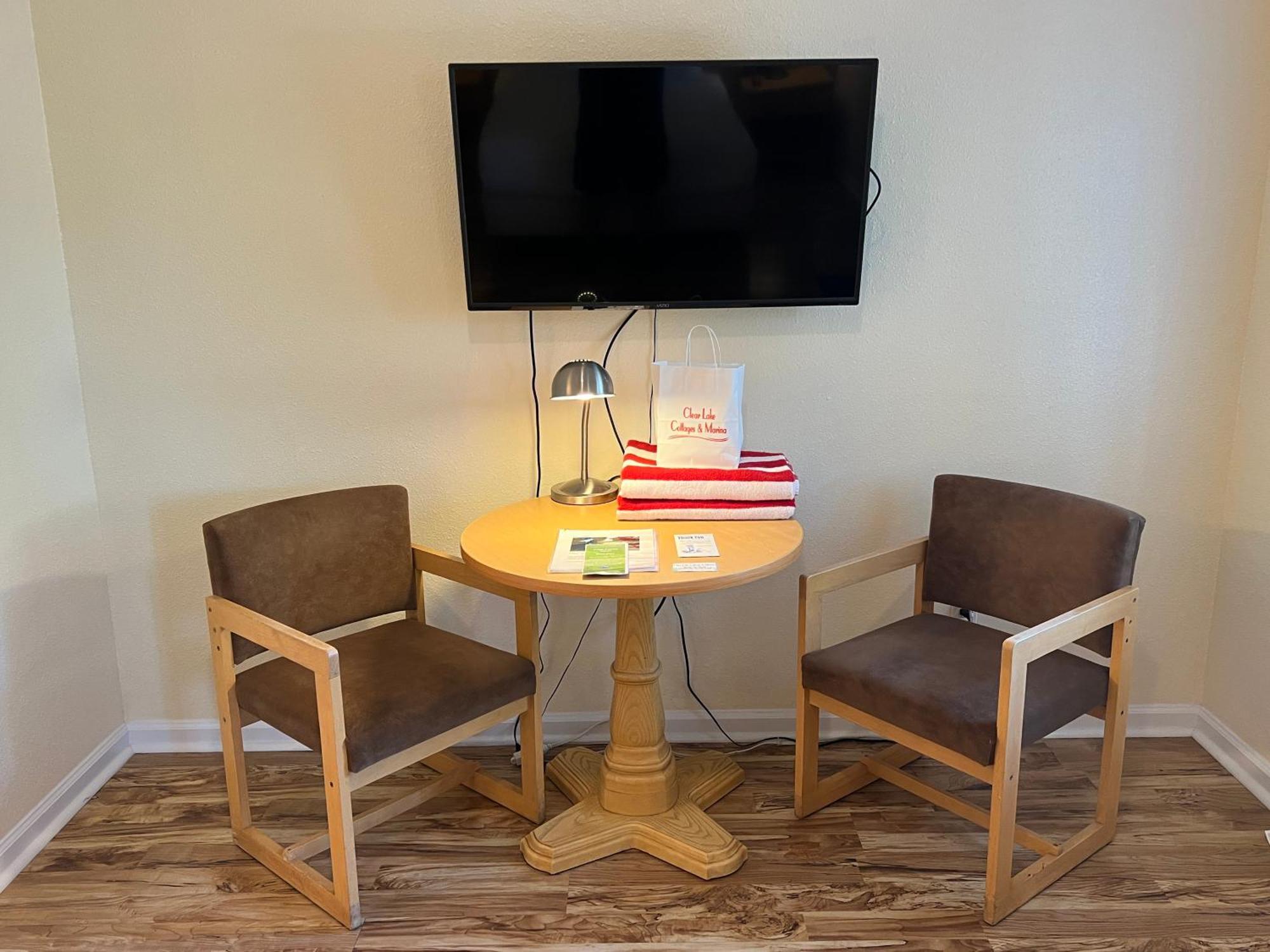 Clear Lake Cottages & Marina Clearlake Room photo