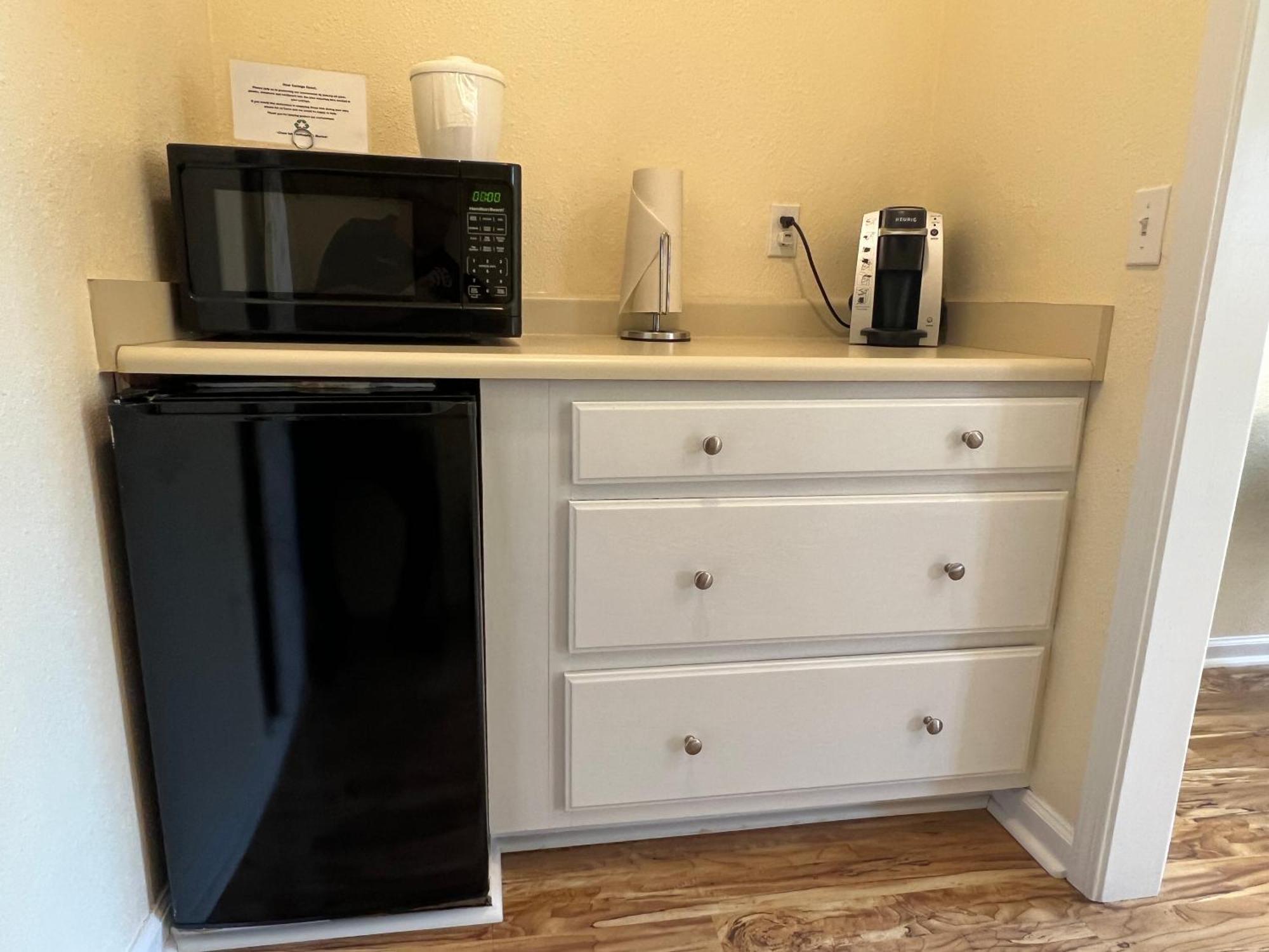 Clear Lake Cottages & Marina Clearlake Room photo
