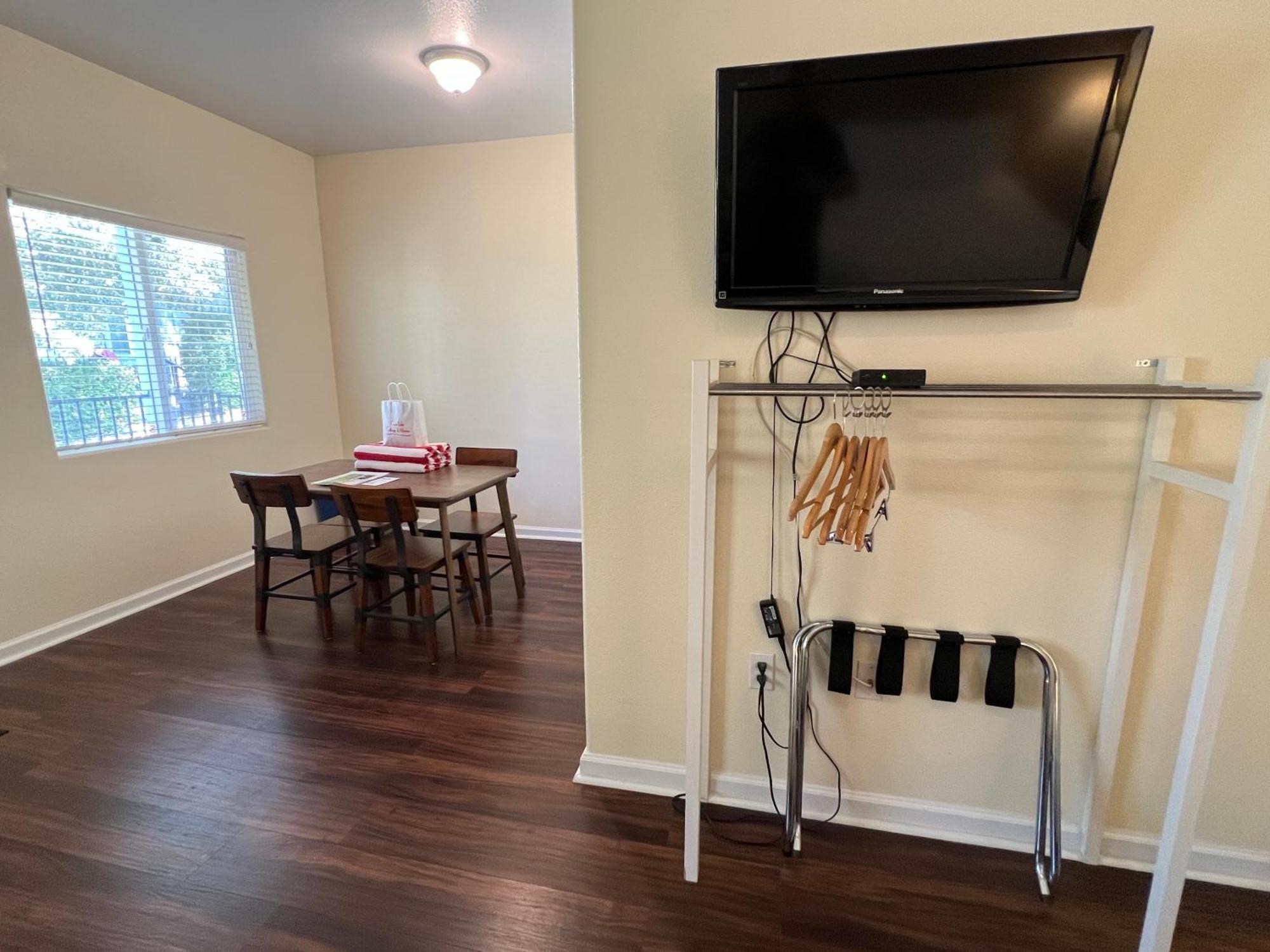 Clear Lake Cottages & Marina Clearlake Room photo