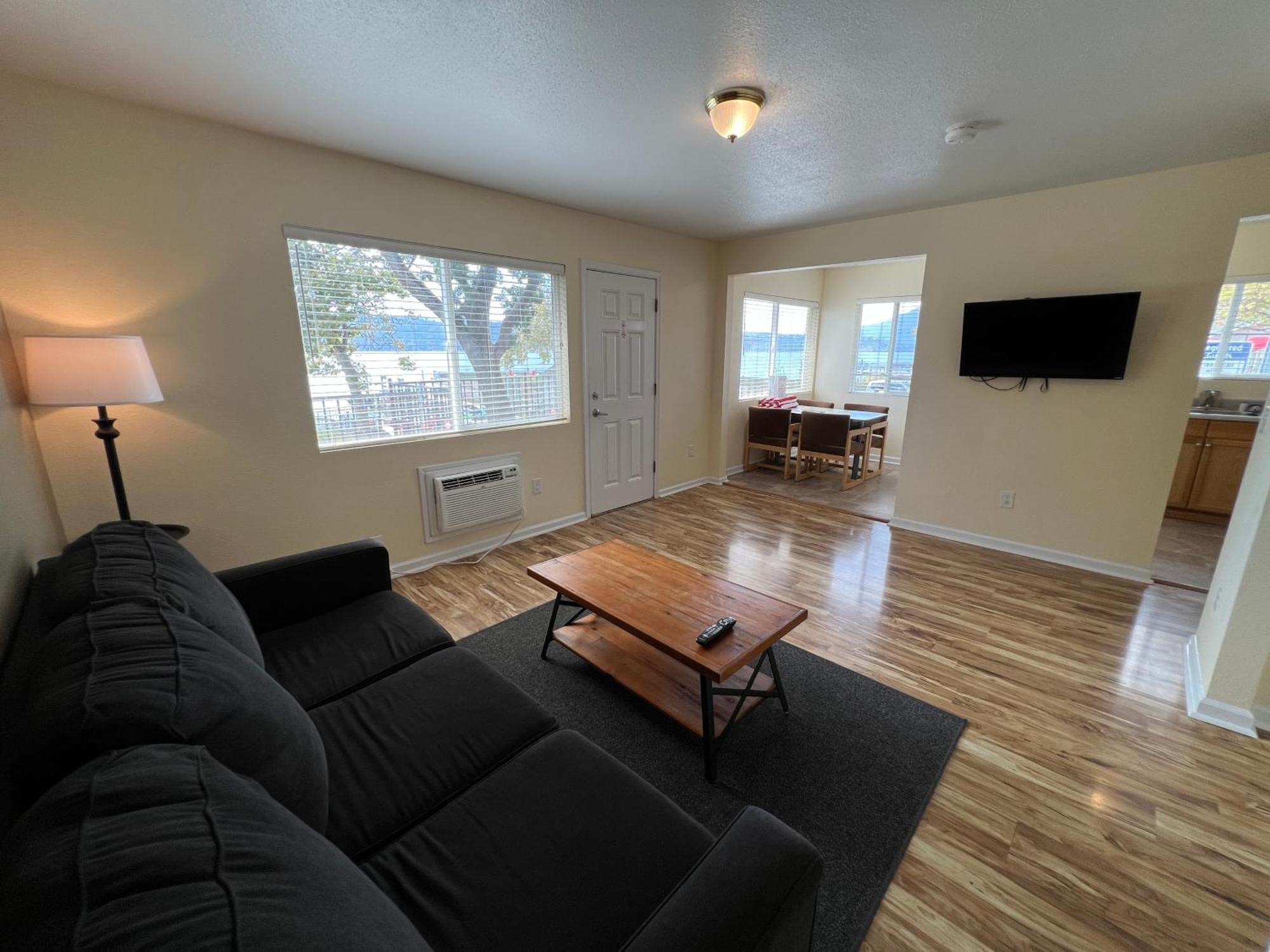 Clear Lake Cottages & Marina Clearlake Room photo