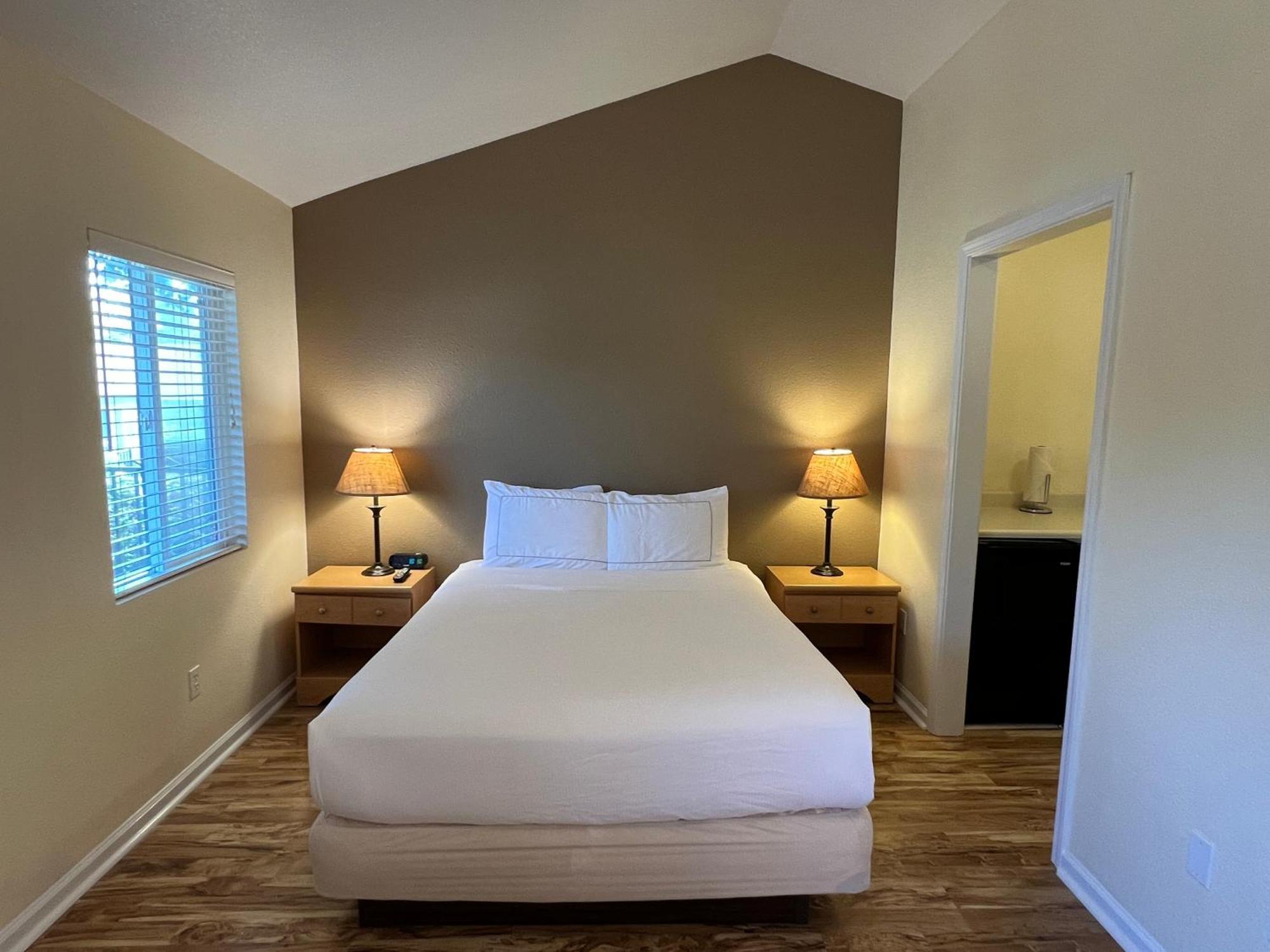 Clear Lake Cottages & Marina Clearlake Room photo